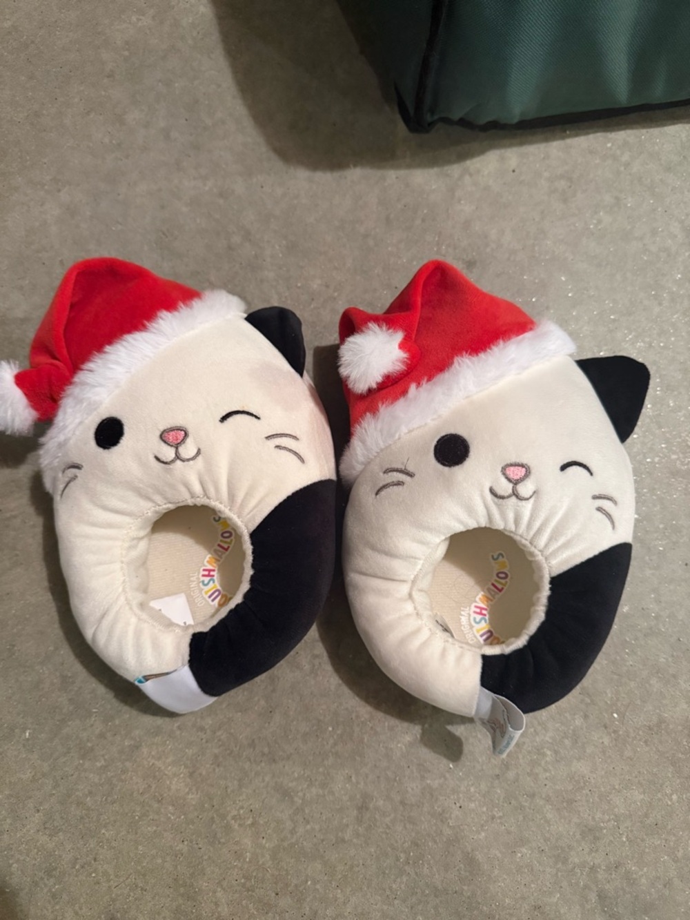 Cat toddler Christmas slippers. Like new. Size 11-12T